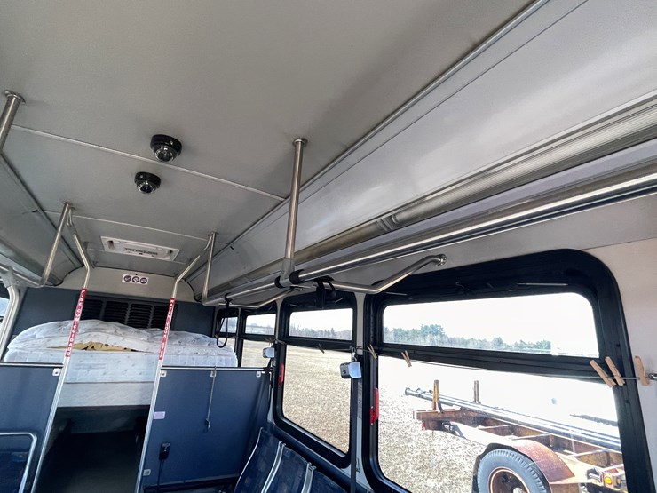 #166-•-2007-gillig-passenger-bus-(has-wi-title)-image-46