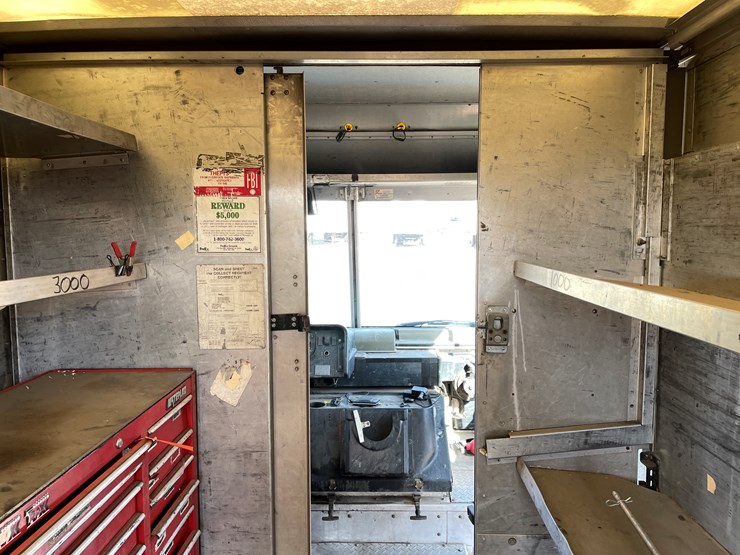 #164-•-2005-freightliner-box-truck-(has-wi-title)-image-21