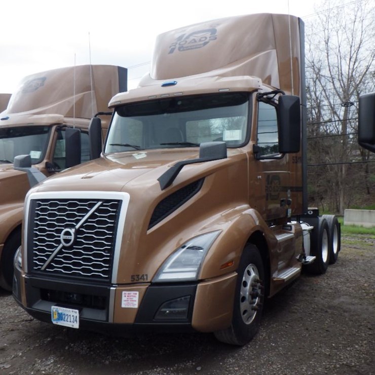 2023 VOLVO VNL300