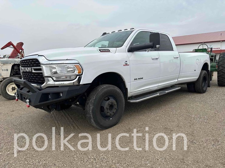 2022-dodge-3500-image-1