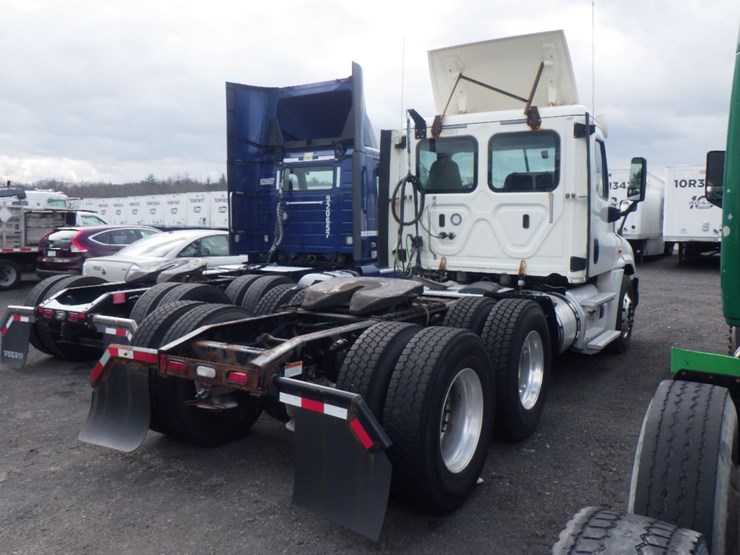2018-freightliner-cascadia-125-image-8