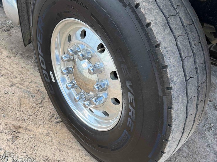 2009-mack-gu713-tri-axle-dump-image-4