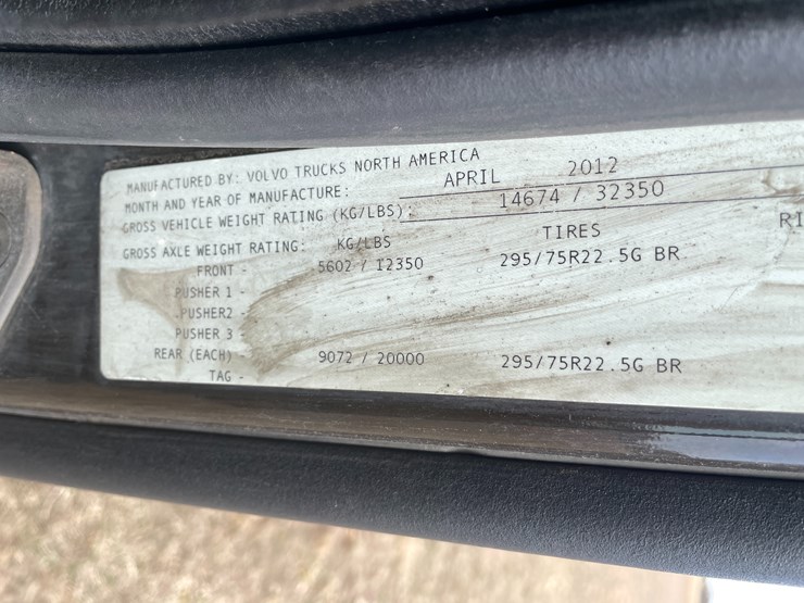 #115-•-2013-volvo-single-axle-day-cab-semi-tractor-(has-wi-title)-image-76