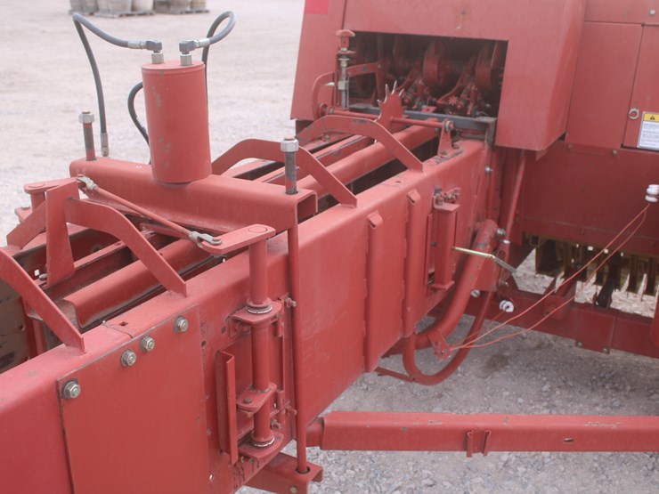 new-holland-580-image-53