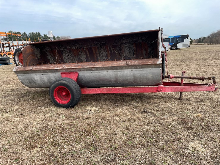 #211-•-slinger-style-manure-spreader-image-3