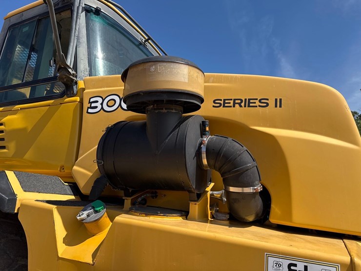 2012-deere-300d-ii-image-18