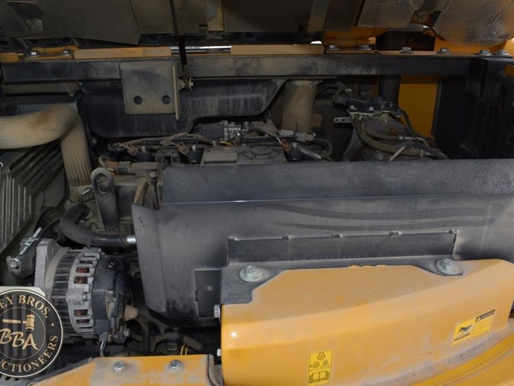 2021-deere-85g-image-35