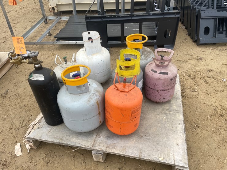 #3922-•-(7)-refrigerant-tanks-and-(1)-nitrogen/argon-tank-image-2