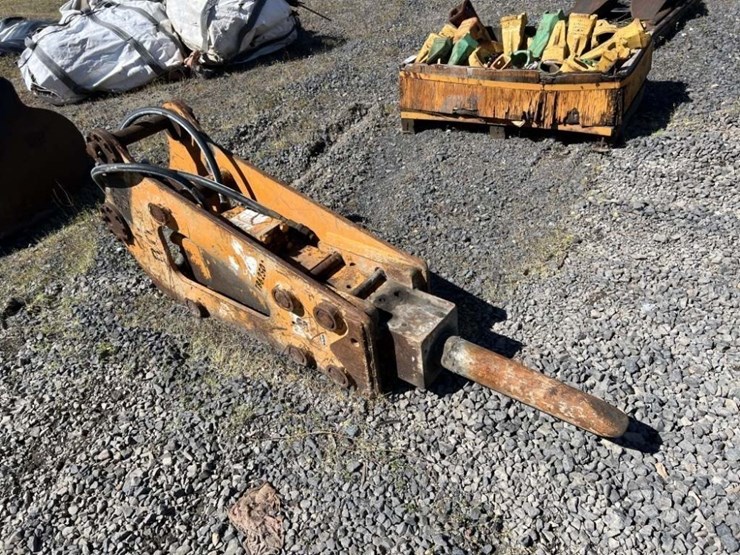 bti-tb6250a-hydraulic-breaker-image-3