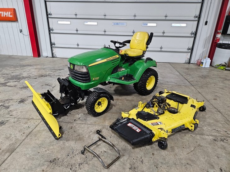 john-deere-x720-image-1