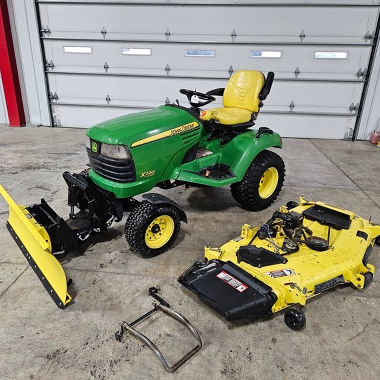 JOHN DEERE X720