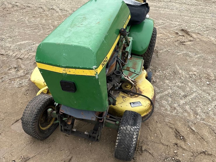 john-deere-100-image-2