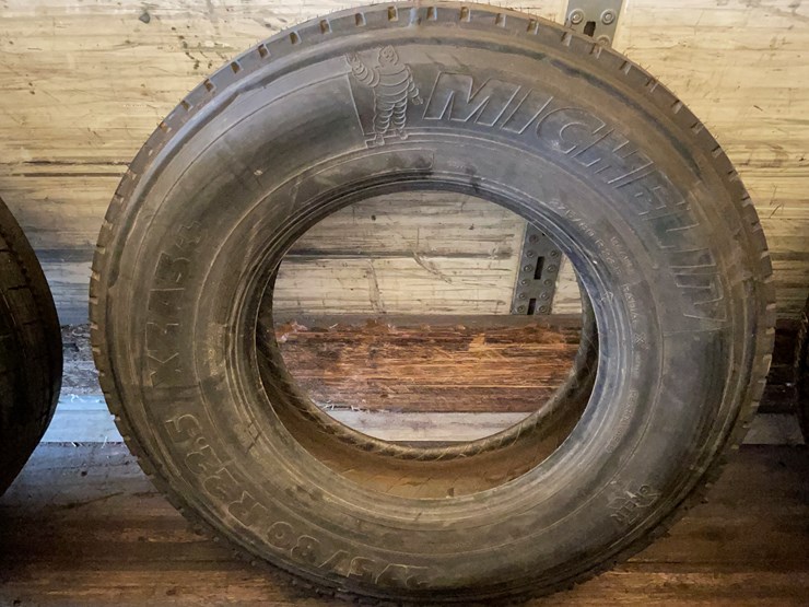 #10744-•-(2)-recapped-semi-tires-image-7