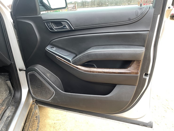 2015-chevrolet-suburban-image-41