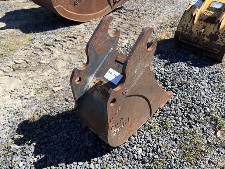 kubota-12"-dig-bucket-image-3