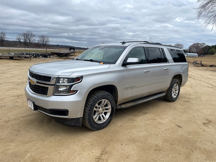2015-chevrolet-suburban-image-1
