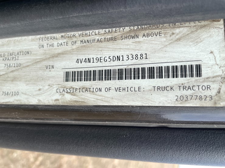 #115-•-2013-volvo-single-axle-day-cab-semi-tractor-(has-wi-title)-image-77