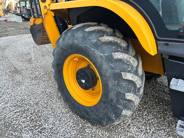 2021-jcb-3cx-image-11