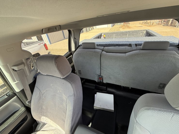 2015-chevrolet-silverado-2500hd-image-19