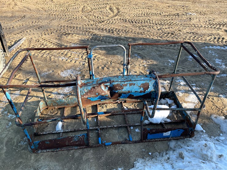 #3943-•-used-man-lift-basket-image-4