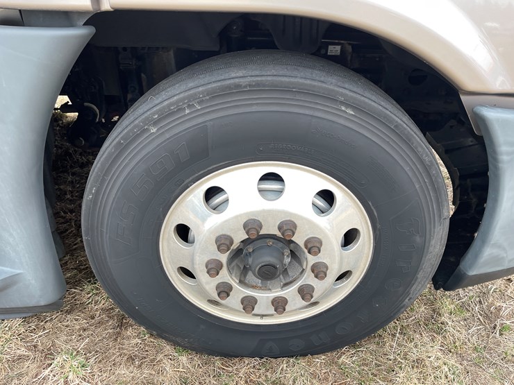 #104-•-2016-freightliner-cascade-evolution-sleeper-cab-semi-tractor-(has-wi-title)-image-13