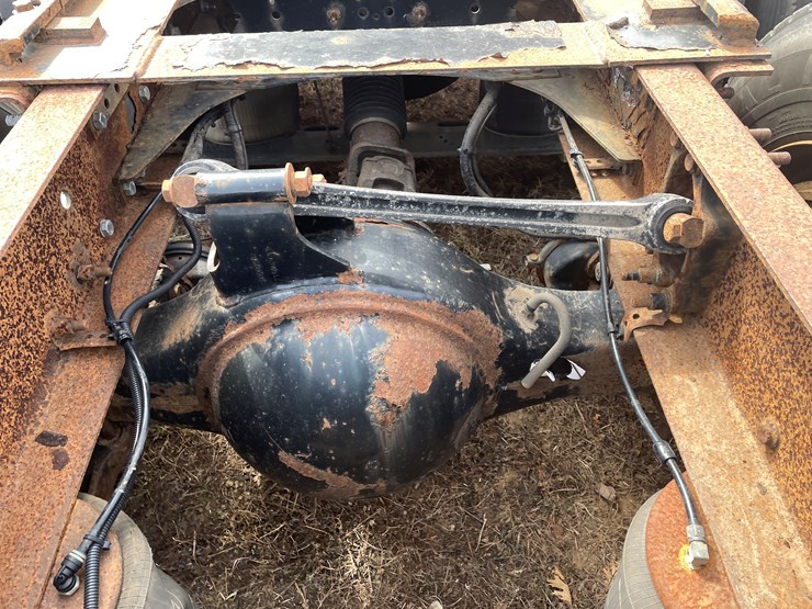 #122-•-2009-volvo-day-cab-semi-tractor-(has-wi-title)-image-38