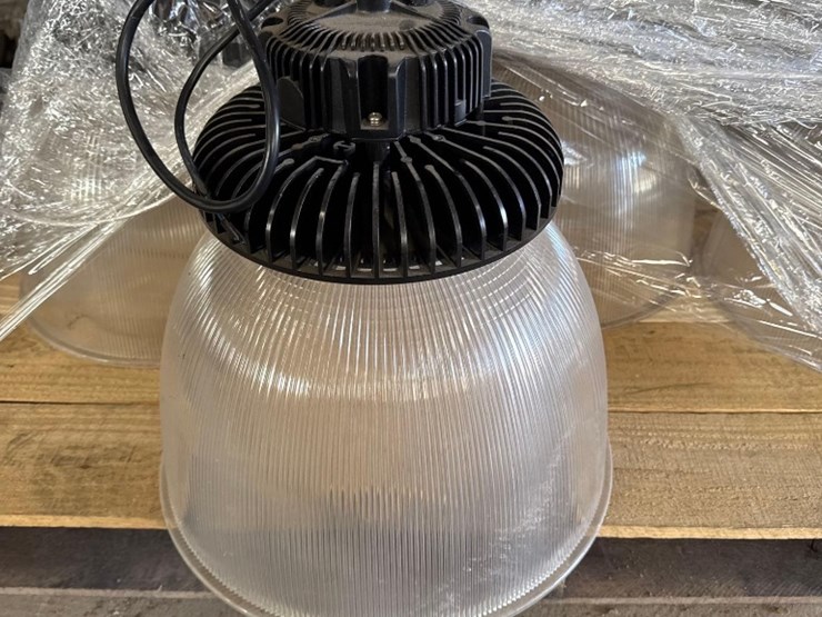 (10)-like-new-110/120v-led-shop-lights-image-2