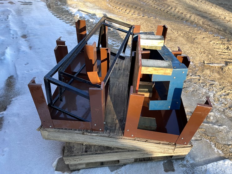 #3940-•-assortment-of-metal-stands-image-3