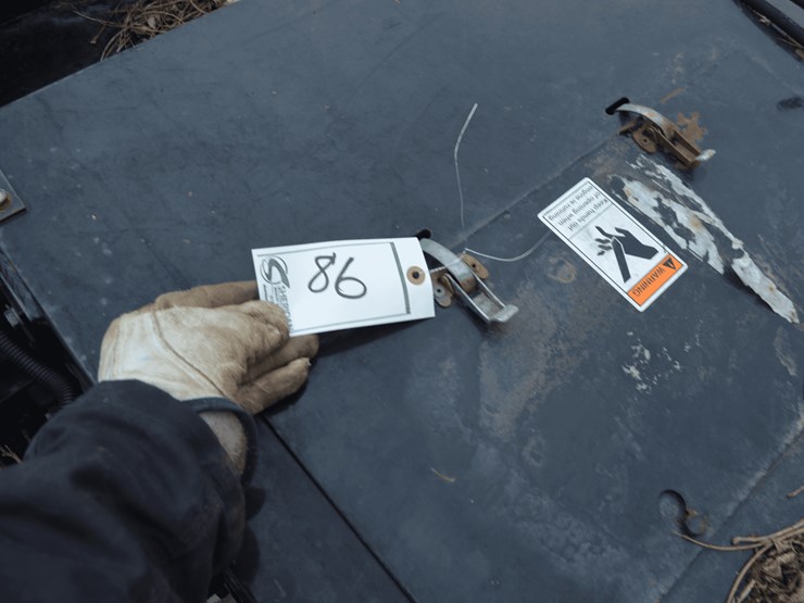 lateral-tilt-feederhouse-for-gleaner-r52-image-5