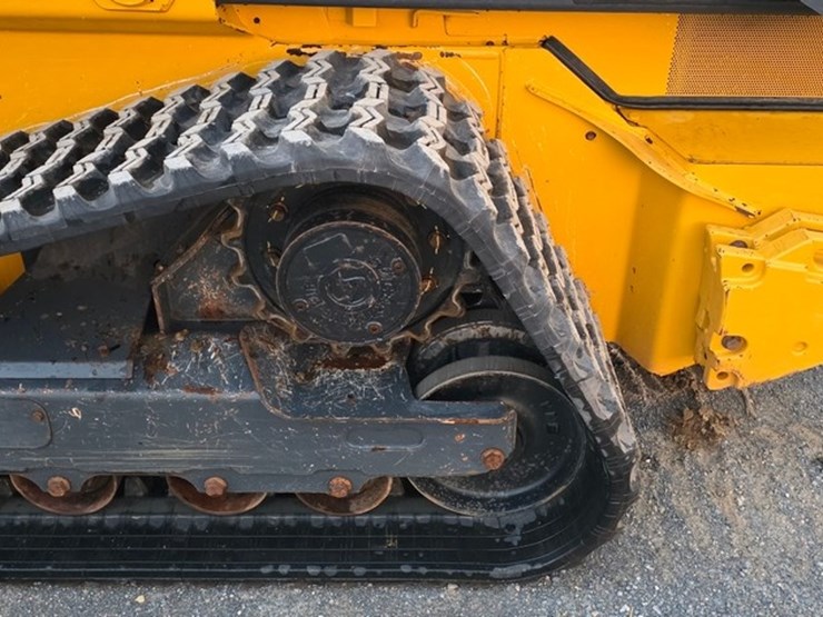 2023-deere-331g-image-24