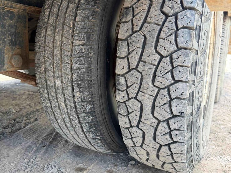 20-ton-tag-along-equipment-trailer-image-10