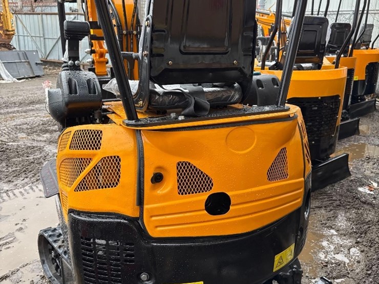 new-vicsec-co-mini-excavator-model-vc16p-image-5