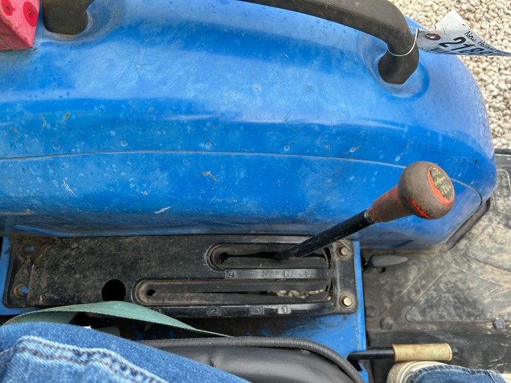 new-holland-boomer-40-image-26