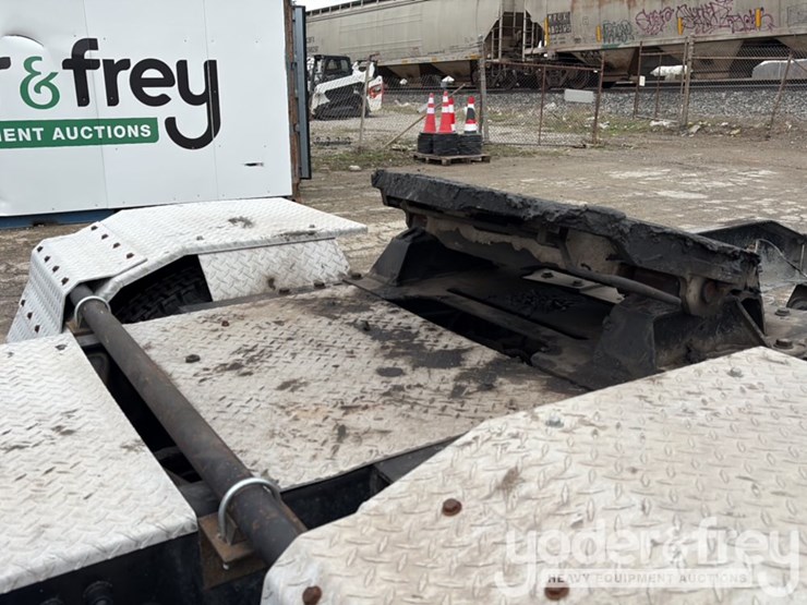 2018-peterbilt-579-image-15