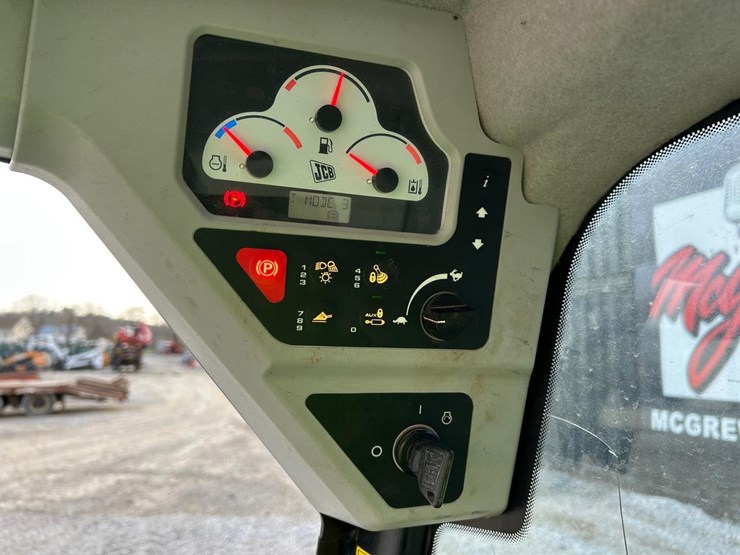 2021-jcb-3ts-8t-image-22