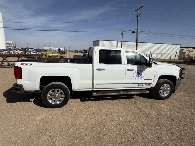 2015-chevrolet-silverado-2500hd-image-3