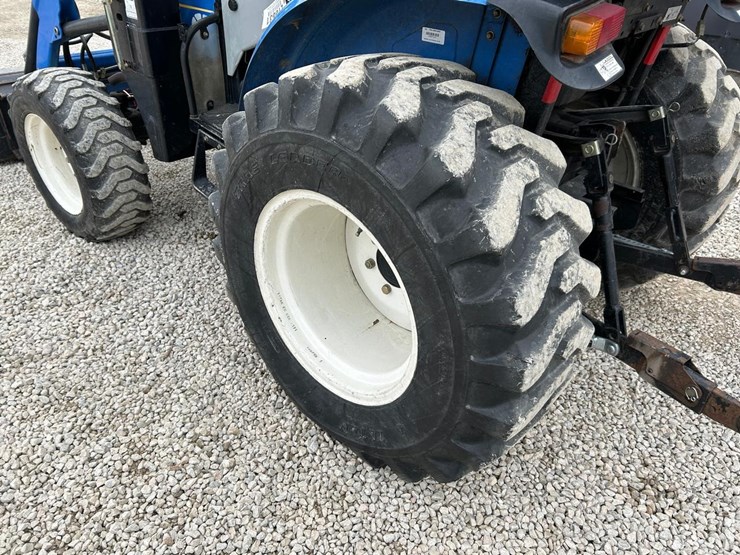 new-holland-boomer-40-image-17