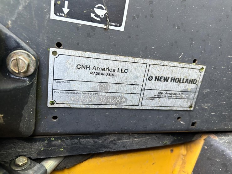 new-holland-l180-image-24