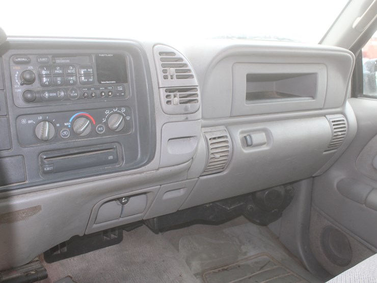 2000-chevrolet-k3500-image-40