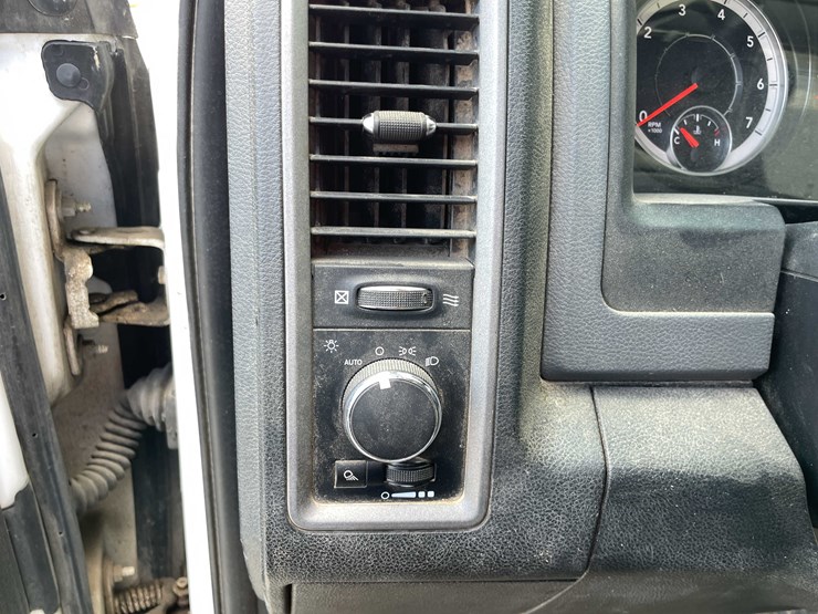 2016-dodge-2500-image-80