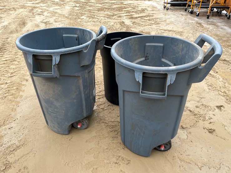 #3947-•-(3)-poly-trash-barrels-image-3