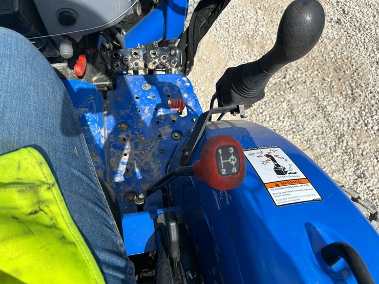 2016-new-holland-workmaster-33-image-24