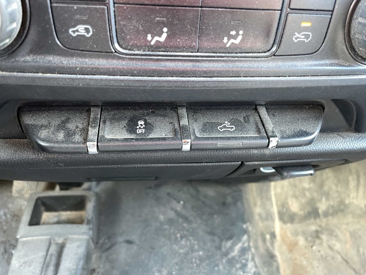 2015-chevrolet-1500-image-78