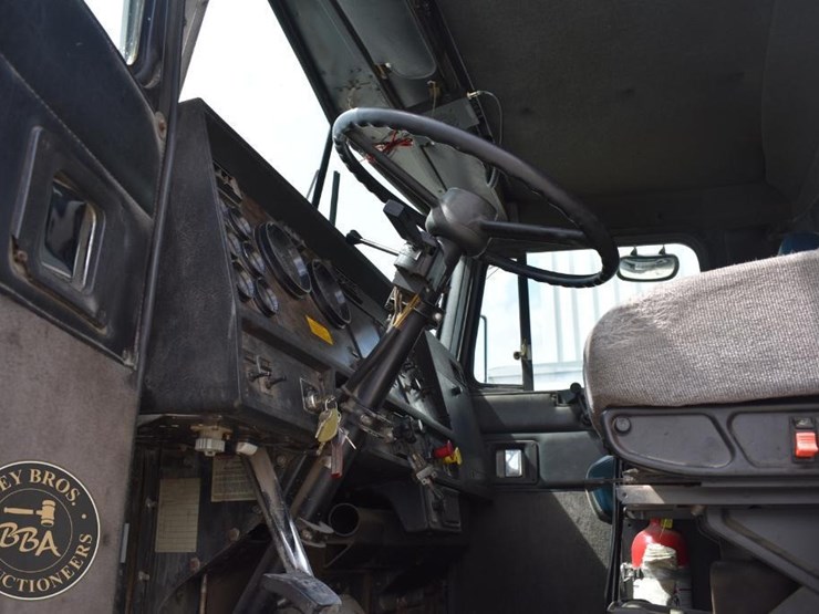 1995-kenworth-t800-image-32