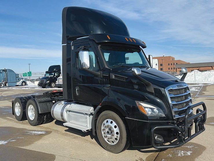 2023-freightliner-cascadia-116-image-2