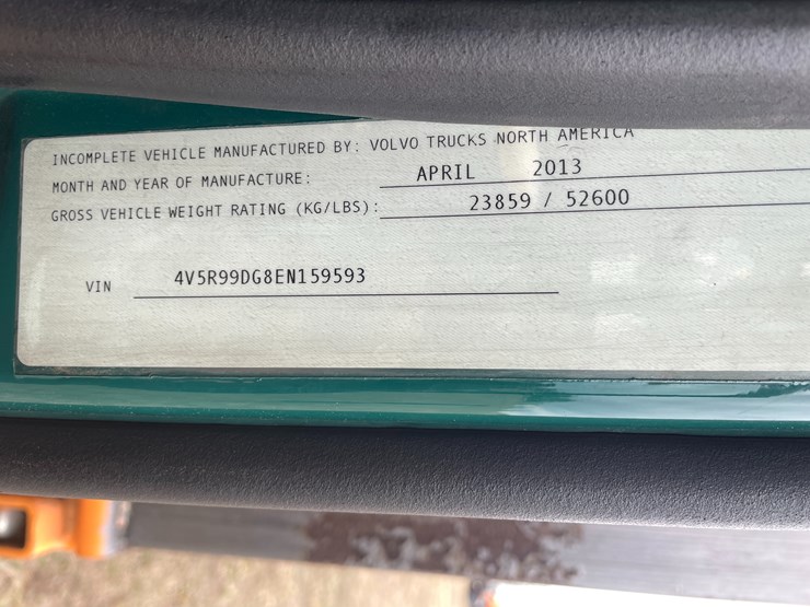 #110-•-2014-volvo-car-hauler-semi-and-trailer-(has-wi-title)-image-100