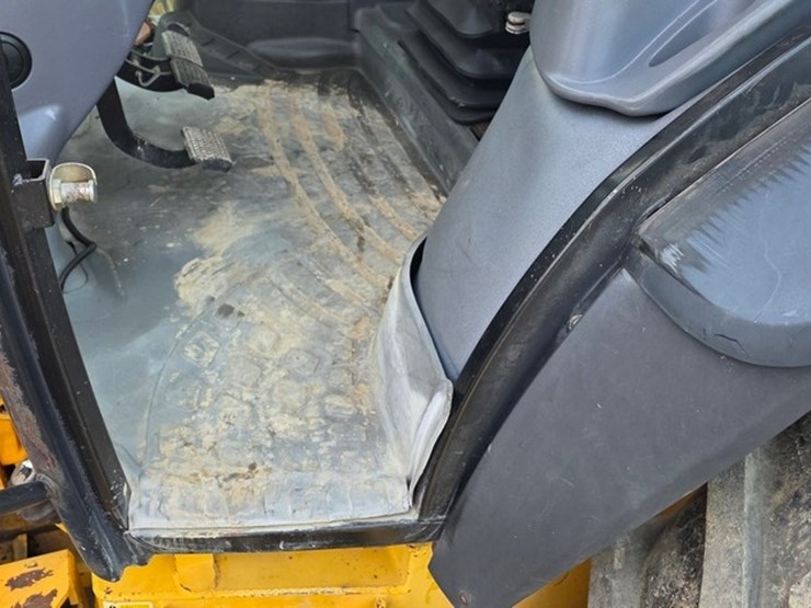 2006-new-holland-ts135a-image-59