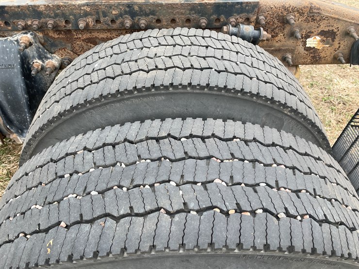 #114-•-2017-freightliner-single-axle-day-cab-semi-tractor-(has-wi-title)-image-43