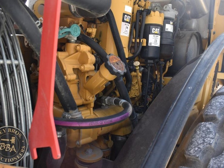 2015-caterpillar-cs66b-image-25