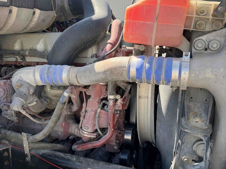 2009-mack-gu713-tri-axle-dump-image-31